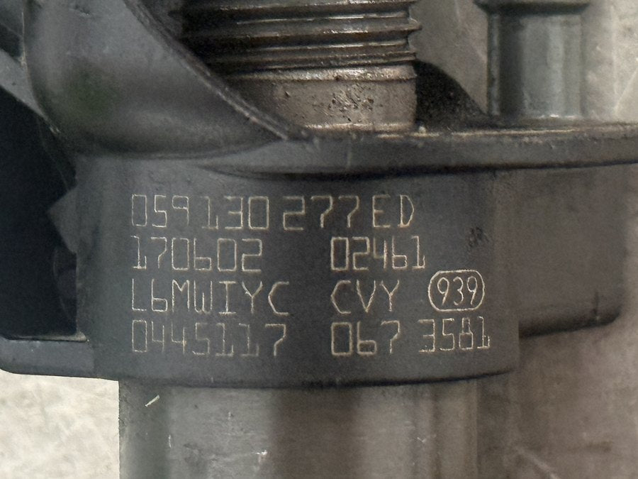 Eingeprägte Kennzeichnung auf einem Bosch-Injektor: VW-Nummer 059130277ED, Bosch-Nummer 0445117067 und IMA-Code